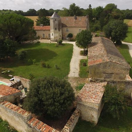Gite du Château de Pernan Avy Exterior foto