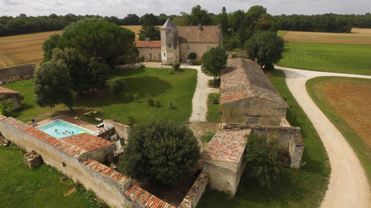 Gite du Château de Pernan Avy Exterior foto