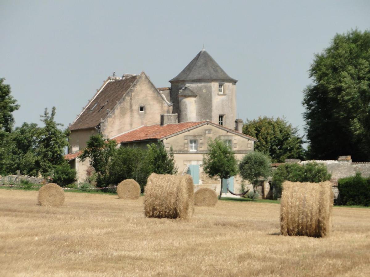 Gite du Château de Pernan Avy Exterior foto
