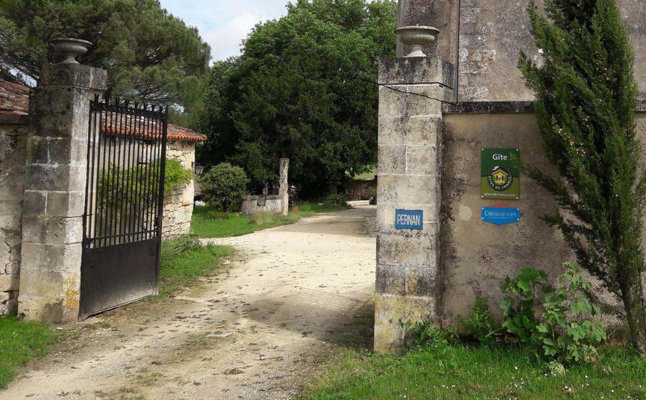 Gite du Château de Pernan Avy Exterior foto
